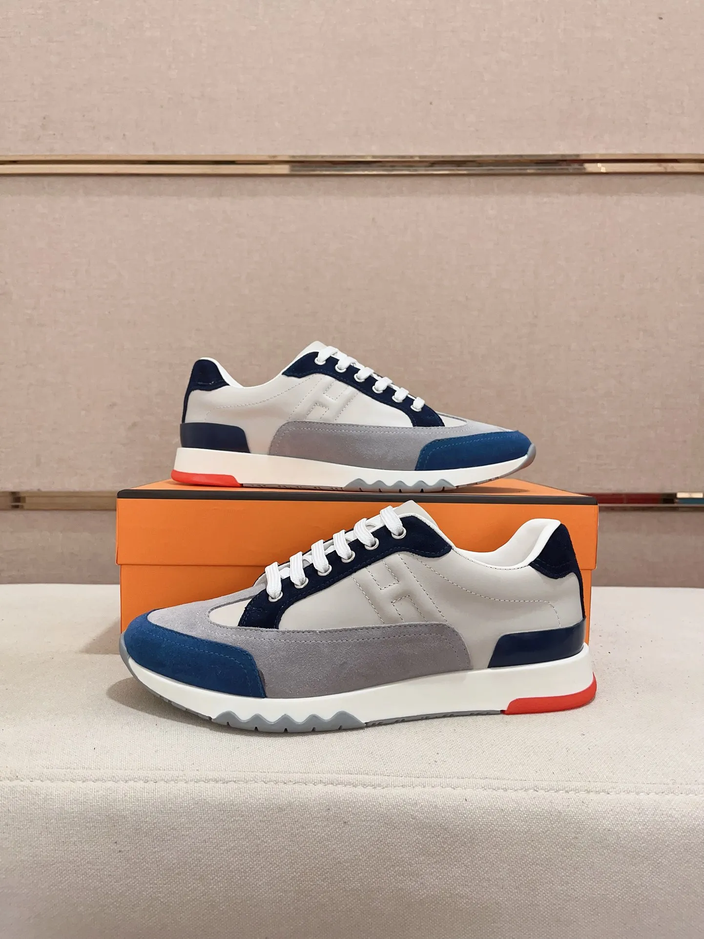 Ex-factory price: 500💰《HERMES》【Classic Original Version】Hermès; Top 🔝 Purchasing Agency 🔍🔍Men's latest 🇺🇸 counters are sold simultaneously, original imported from Italy ▲▲First-layer cowhide ▲▲ (high-end, extravagance and class) times) Exquisite workmanship (Italian 🇮🇹Imported water-dyed 🐂cowhide lining) sole: Original sole provided by the original factory, ⚠️exclusive double-layer activity·TPR·rubber·combined molded outsole; super comfortable·wear-resistant·non-slip·environmental protection The real thing is more beautiful if you take the real thing (high quality, follow the order), you can enter and exit the counter at will * Number of yards: 38·39·40·41·42·43·44# (can be customized 45.)